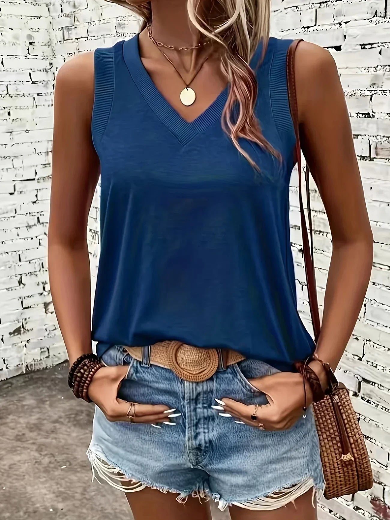 Jezzy - Breathable V-Neck And Sleeveless Top