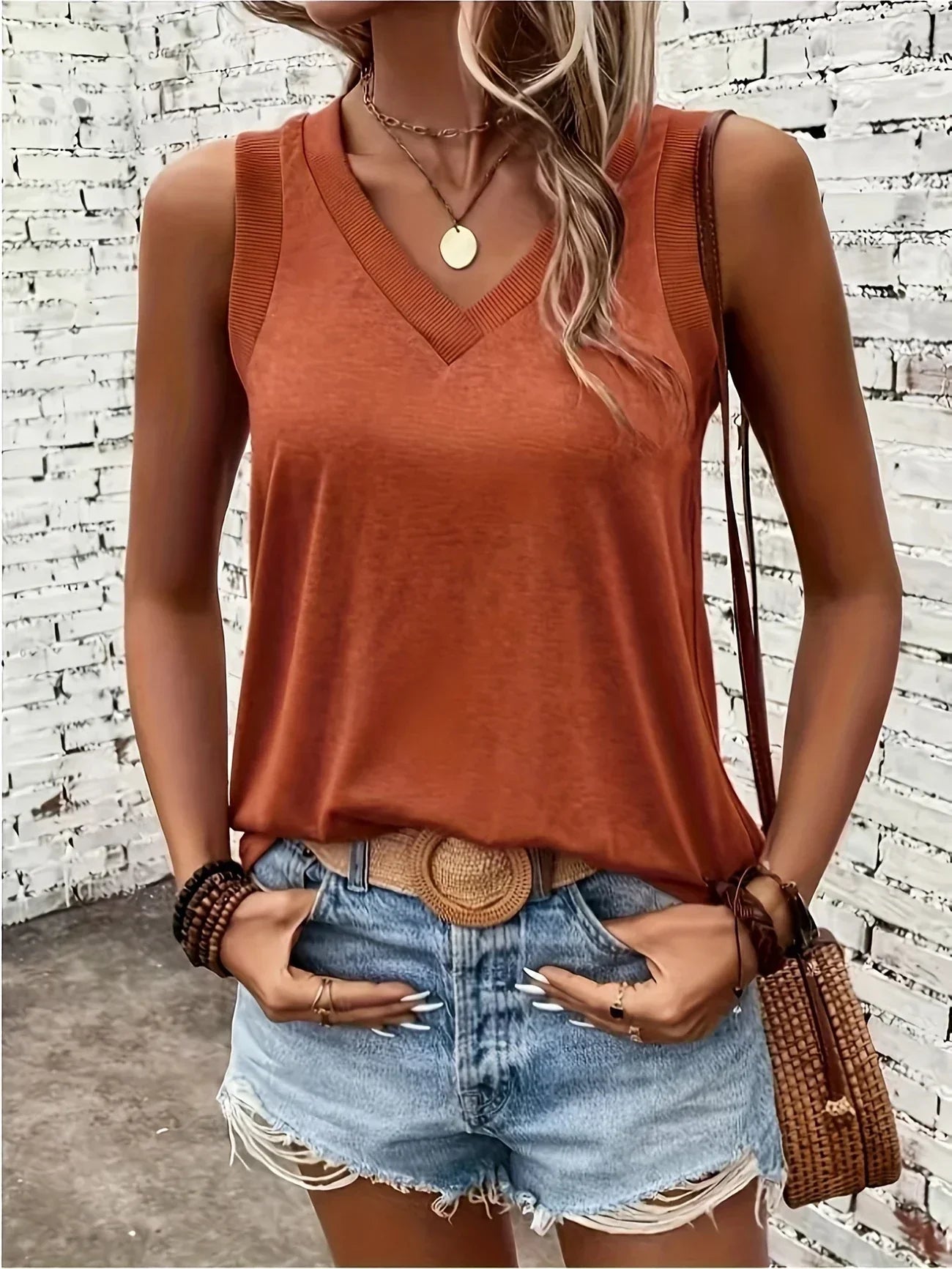 Jezzy - Breathable V-Neck And Sleeveless Top